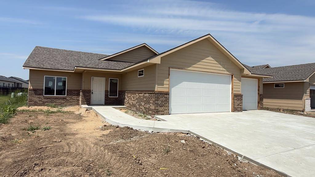 8956 E Joshua St, Bel Aire, KS 67226