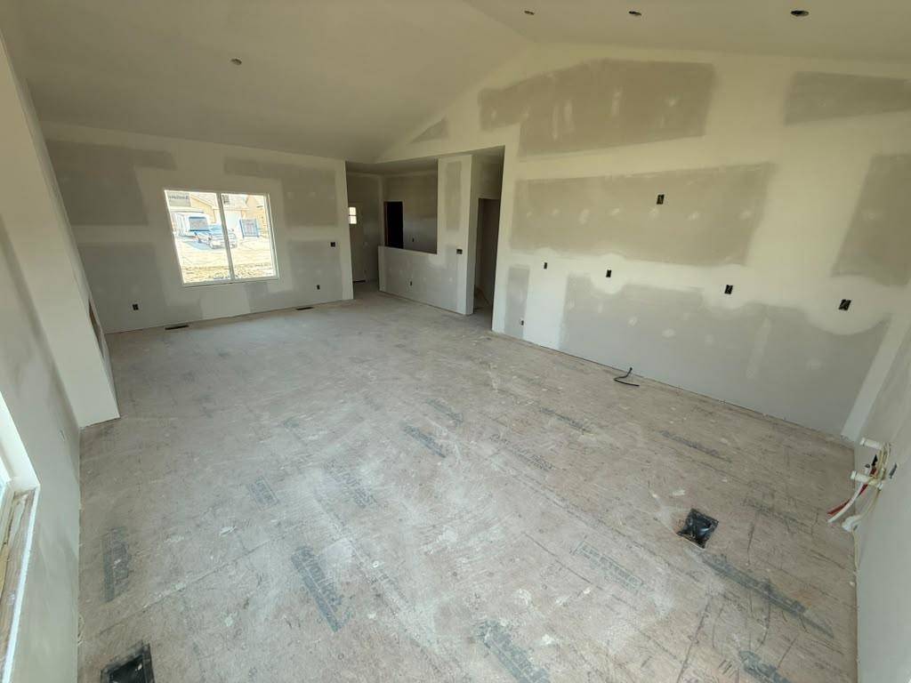 8955 E Joshua St, Bel Aire, KS 67226