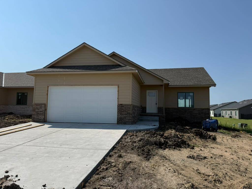 8955 E Joshua St, Bel Aire, KS 67226