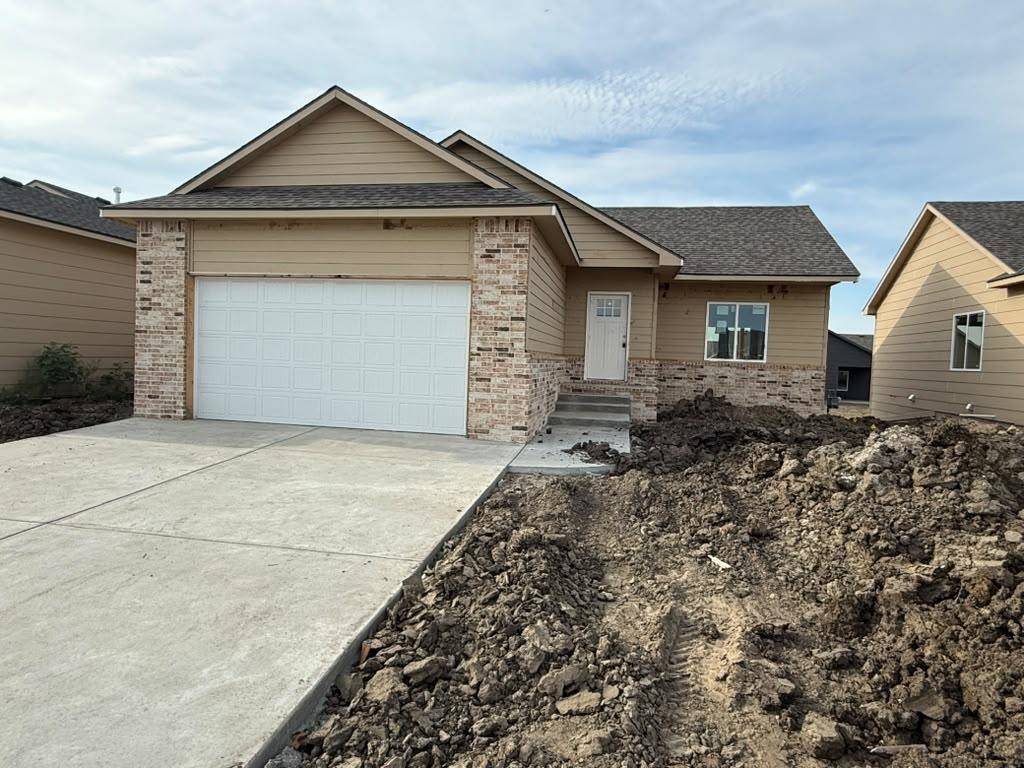 8973 E Joshua St, Bel Aire, KS 67226