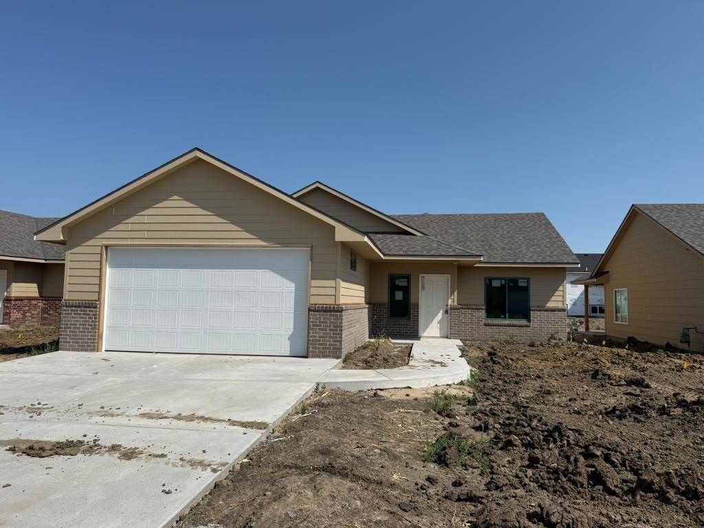 8974 E Joshua St, Bel Aire, KS 67226