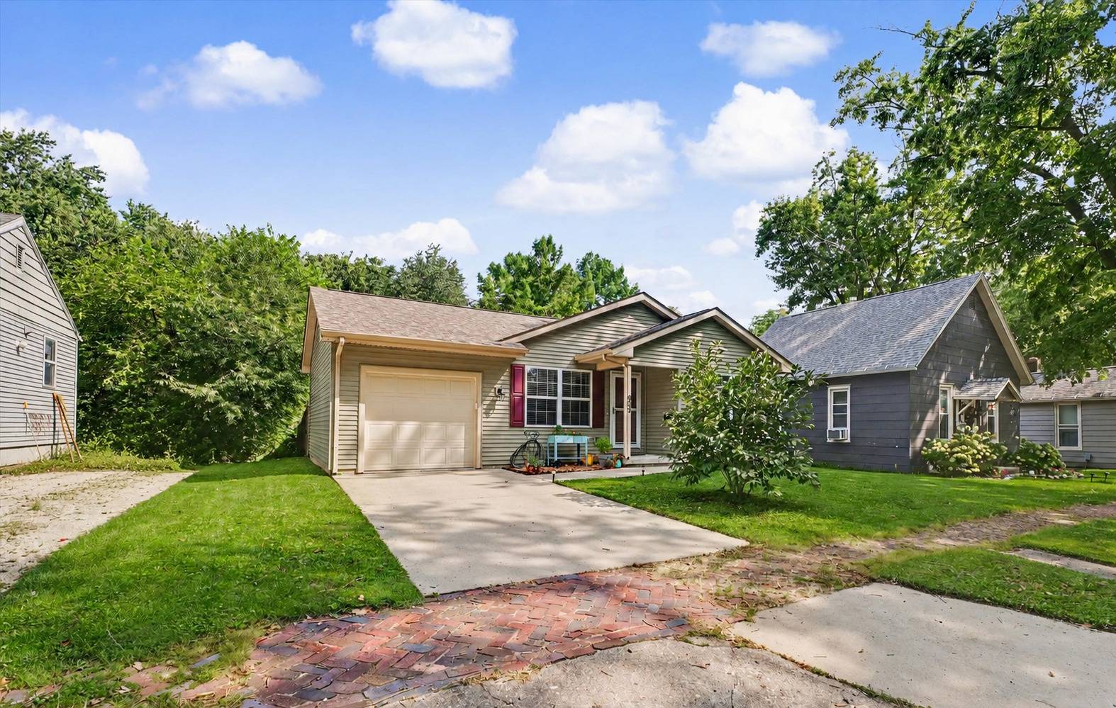 908 E Oregon ST, Urbana, IL 61801
