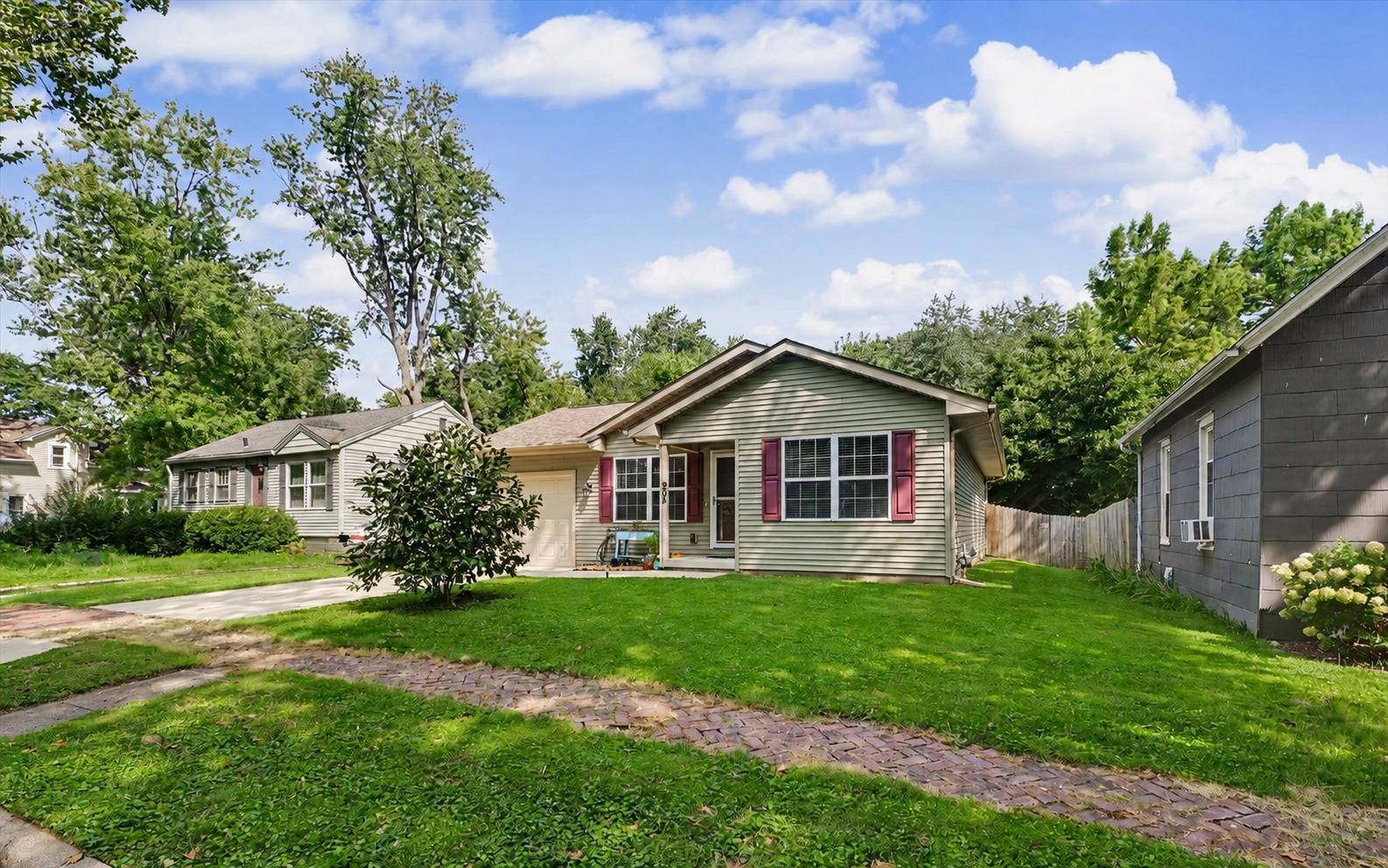 908 E Oregon ST, Urbana, IL 61801
