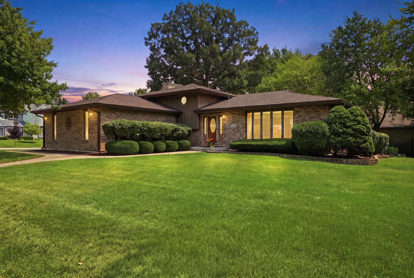 800 Ravinia DR, Shorewood, IL 60404