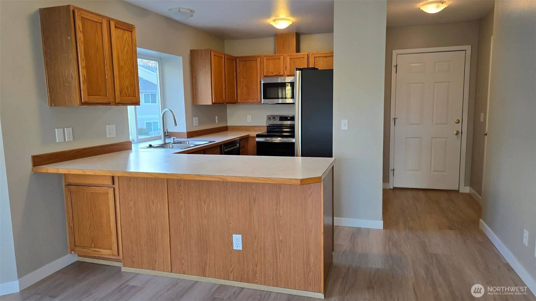 12432 SE 272 PL #B202, Kent, WA 98030