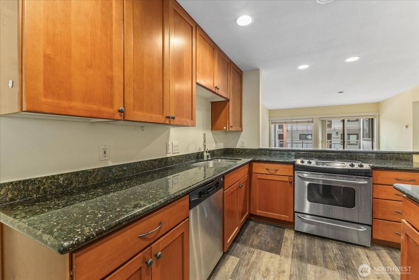 130 105th AVE SE #108, Bellevue, WA 98004
