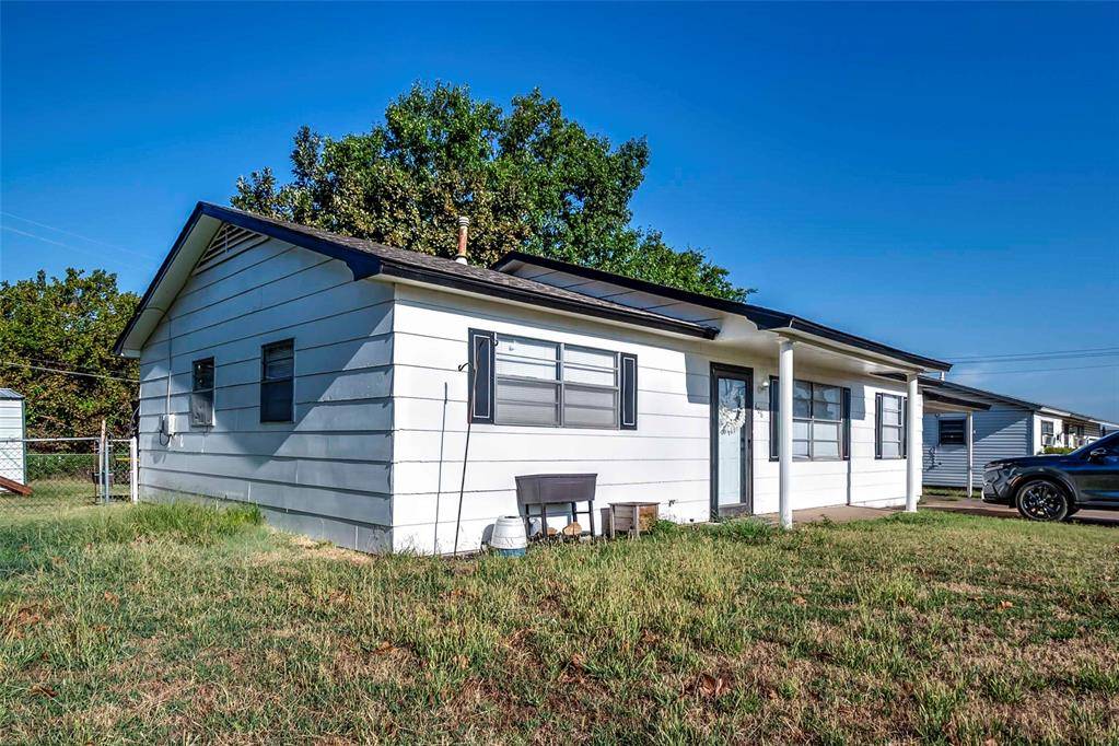 606 N Cedar AVE, Stroud, OK 74079