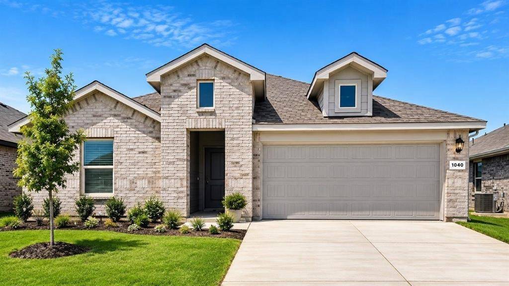 1040 BURNT RANCH Lane, Fort Worth, TX 76131