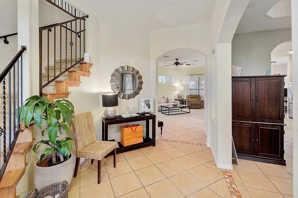 101 Cheerful CT, Lakeway, TX 78734