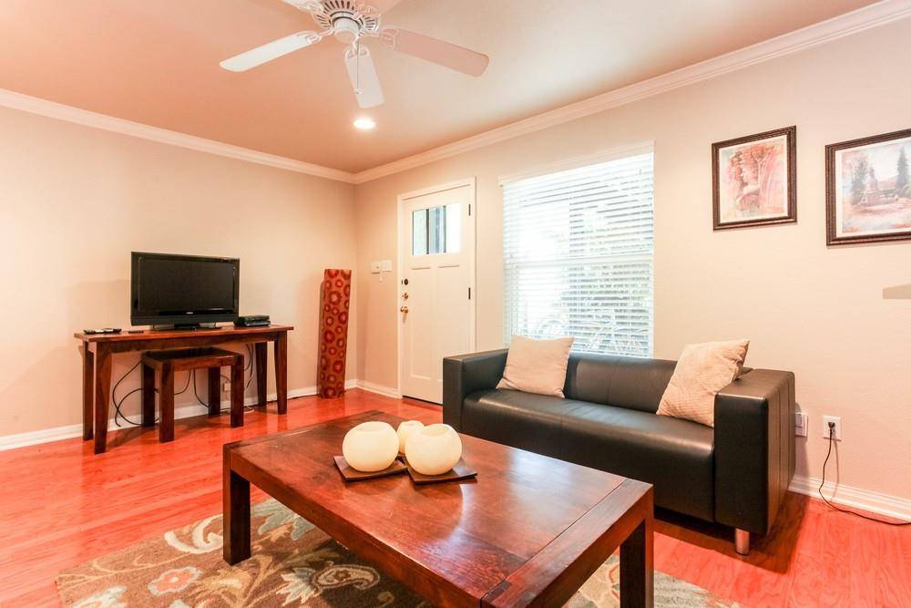 1500 East Side DR #116A, Austin, TX 78704