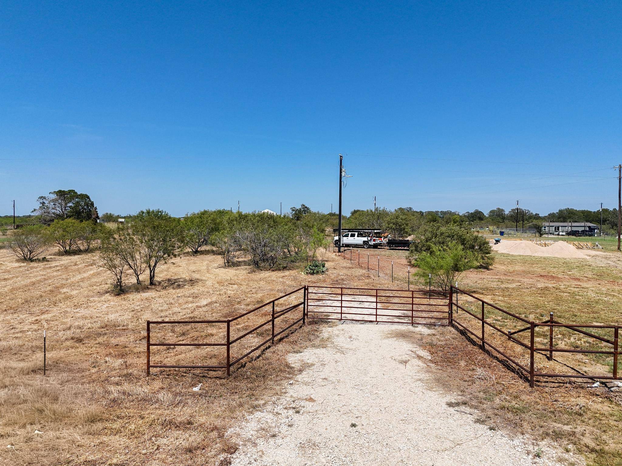 4049 Old Colony Line RD, Dale, TX 78616