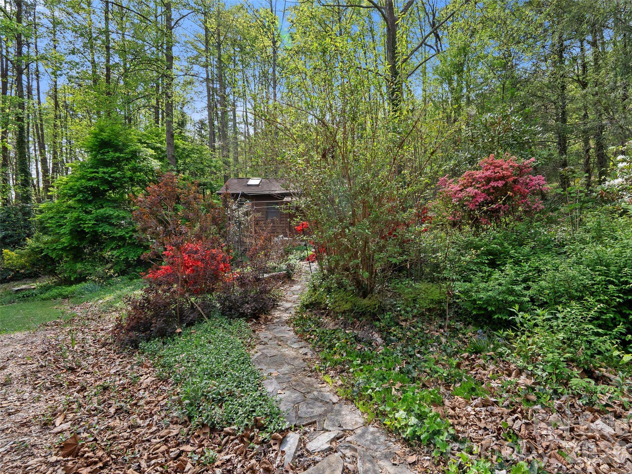 120 Carter Cove RD, Asheville, NC 28804