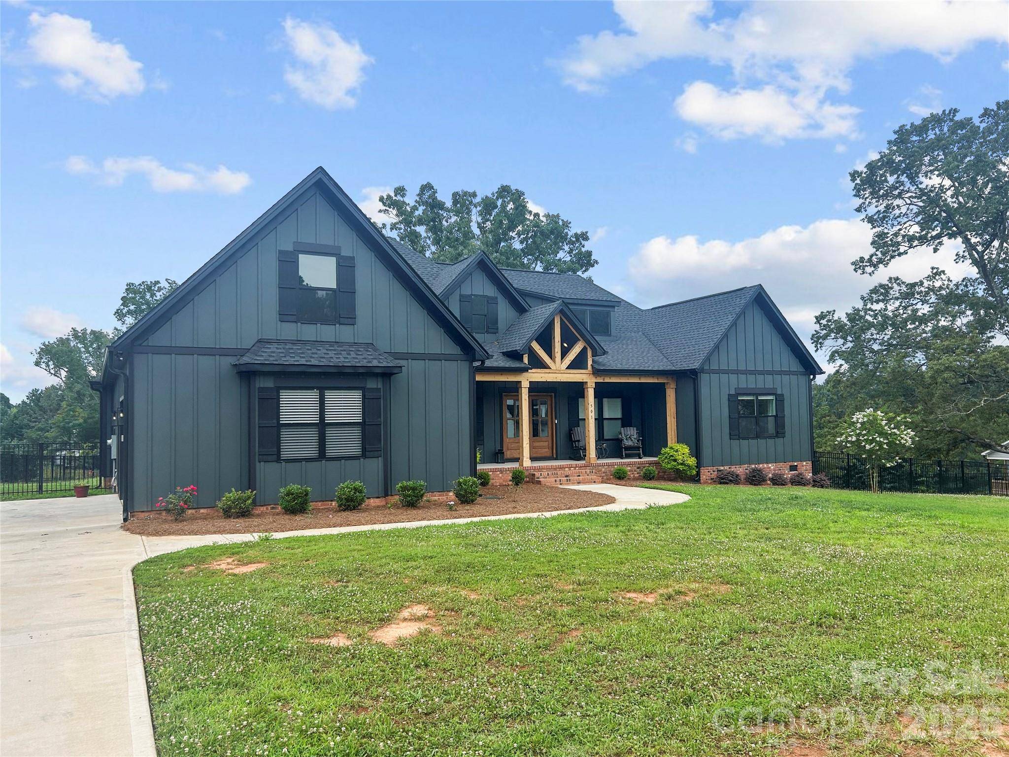 501 Edmunds LN, Clover, SC 29710