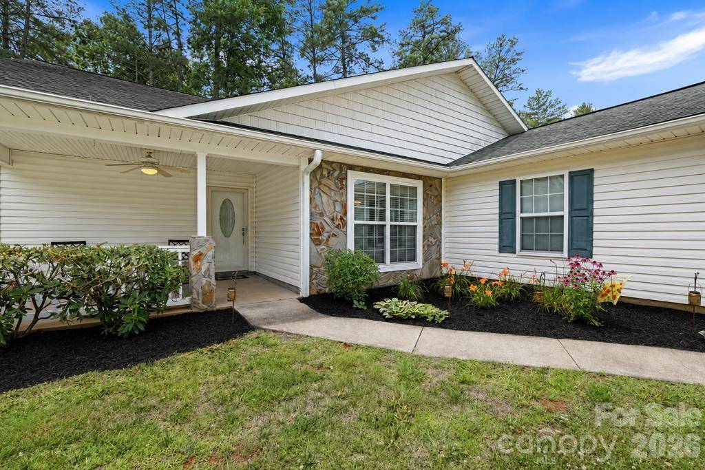 17 Coventry CIR E, Franklin, NC 28734