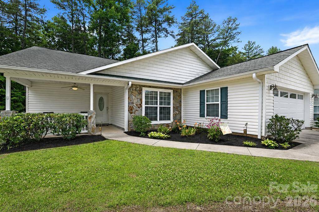 17 Coventry CIR E, Franklin, NC 28734