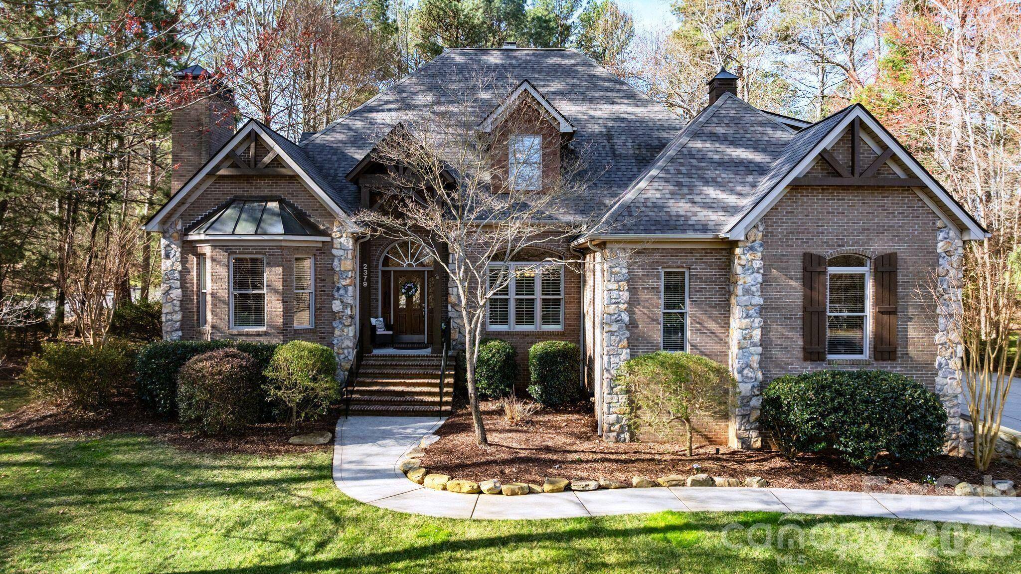 2379 Metcalf DR, Sherrills Ford, NC 28673