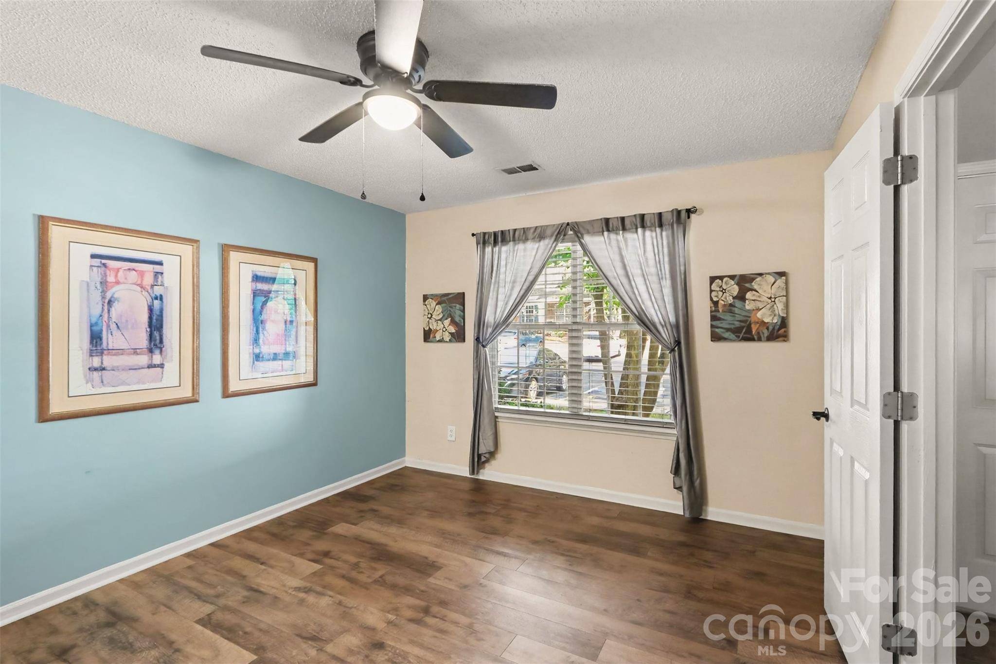 10150 Frosty LN, Charlotte, NC 28216