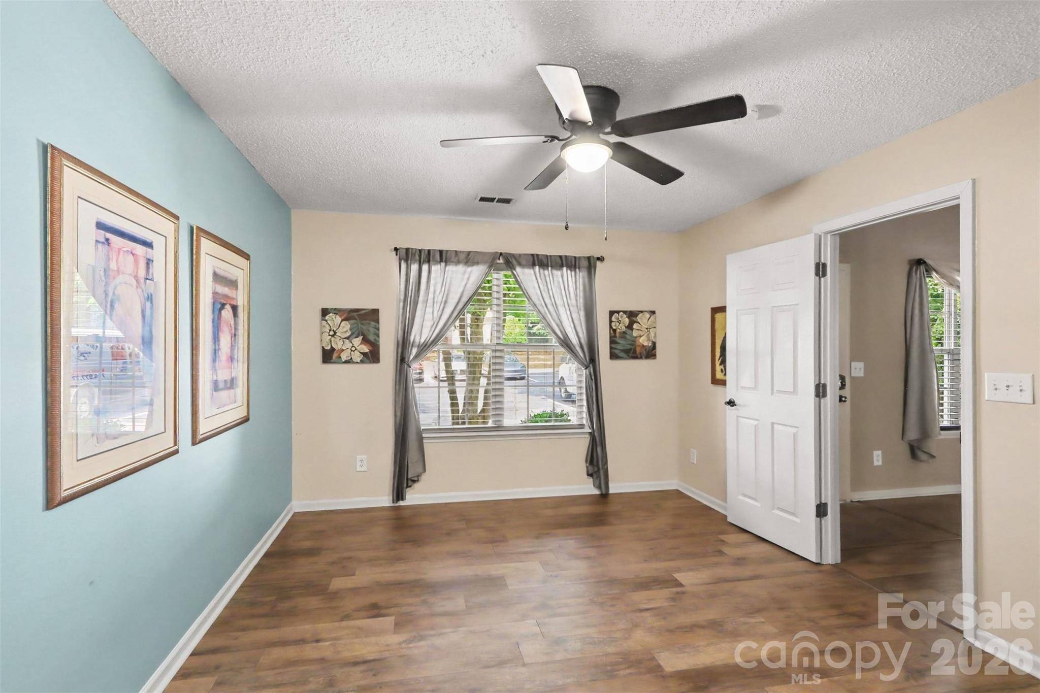 10150 Frosty LN, Charlotte, NC 28216