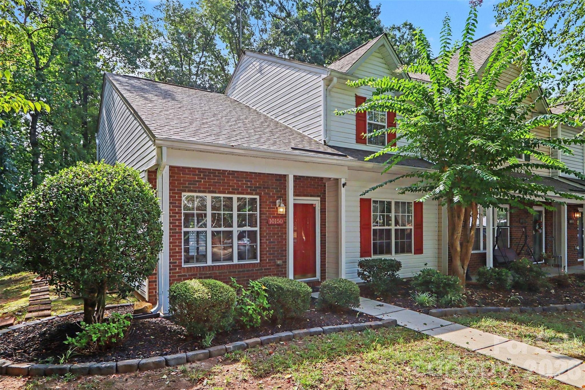 10150 Frosty LN, Charlotte, NC 28216