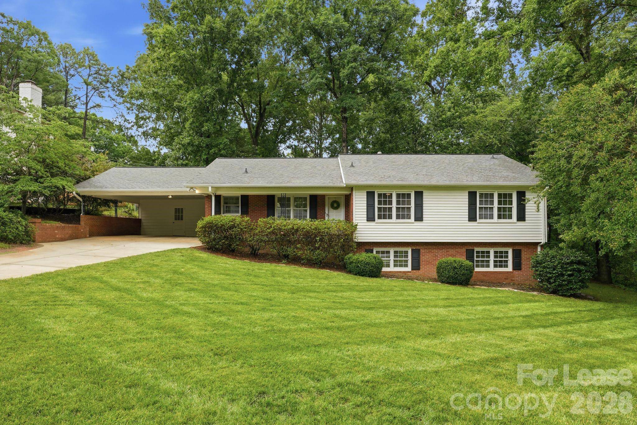 926 Shady Bluff DR, Charlotte, NC 28211