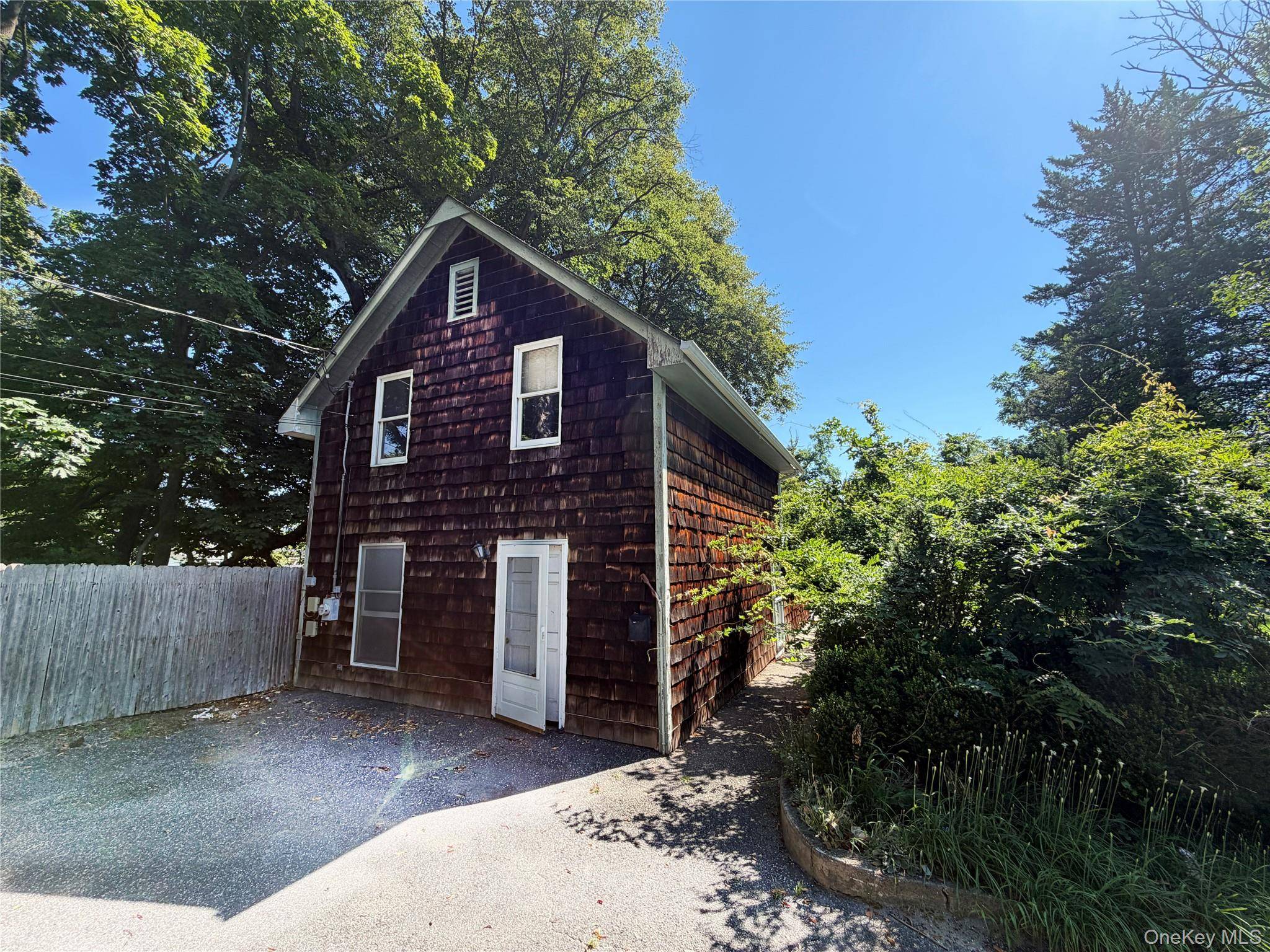 75 Old Field RD, East Setauket, NY 11733