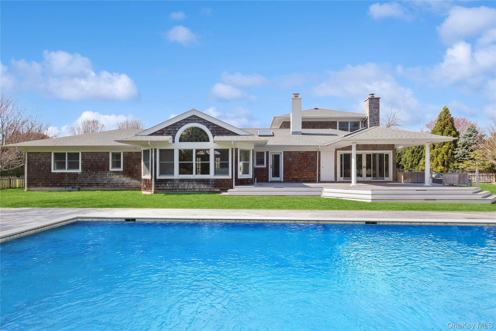 8 Niamogue LN, Quogue, NY 11959