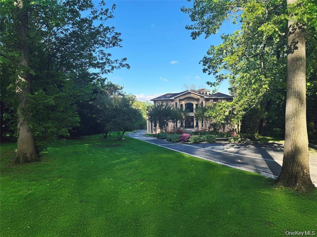 527 Manhasset Woods RD, Manhasset, NY 11030