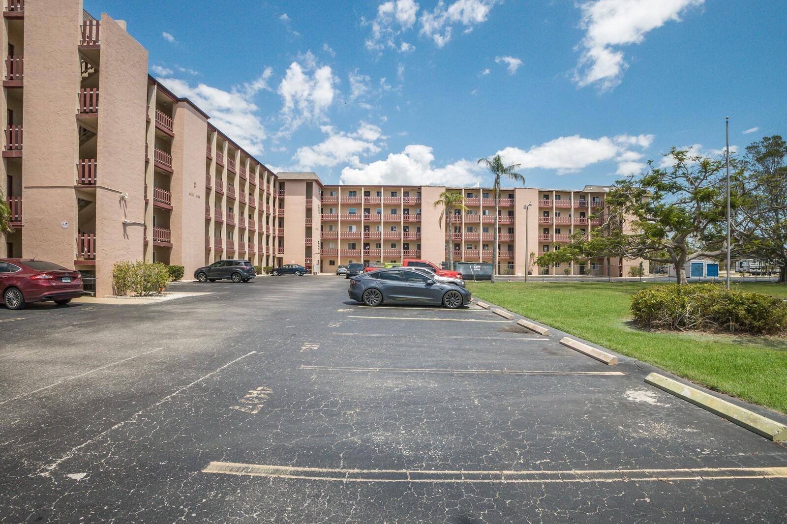 4015 LAKE BAYSHORE DR #108, Bradenton, FL 34205