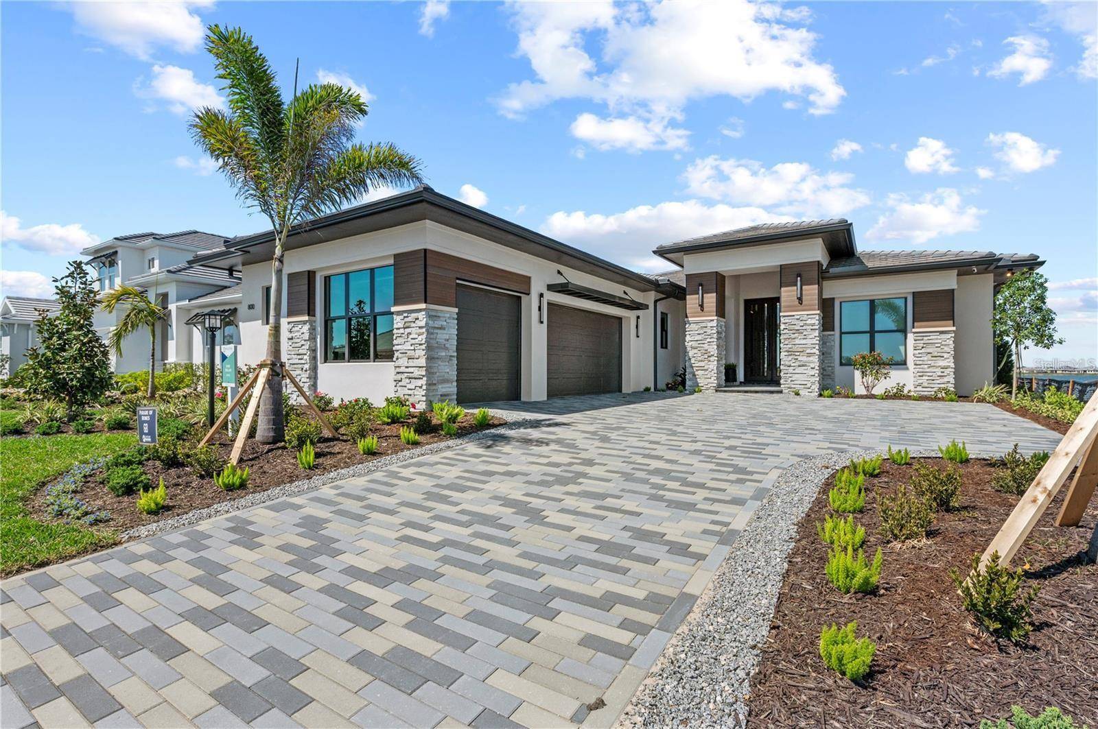 800 BLUE SHELL LOOP, Sarasota, FL 34240