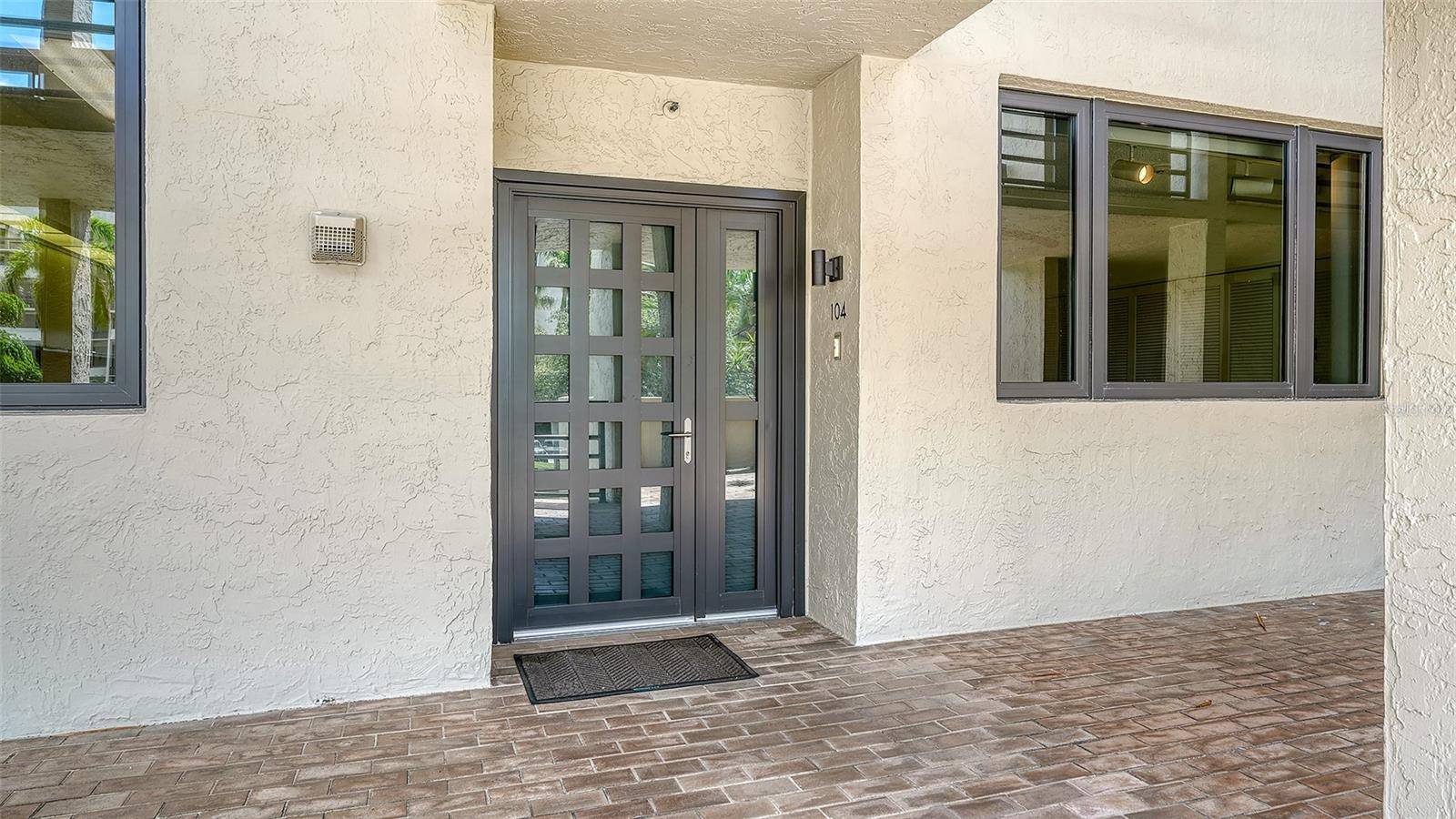 1095 GULF OF MEXICO DR #104, Longboat Key, FL 34228
