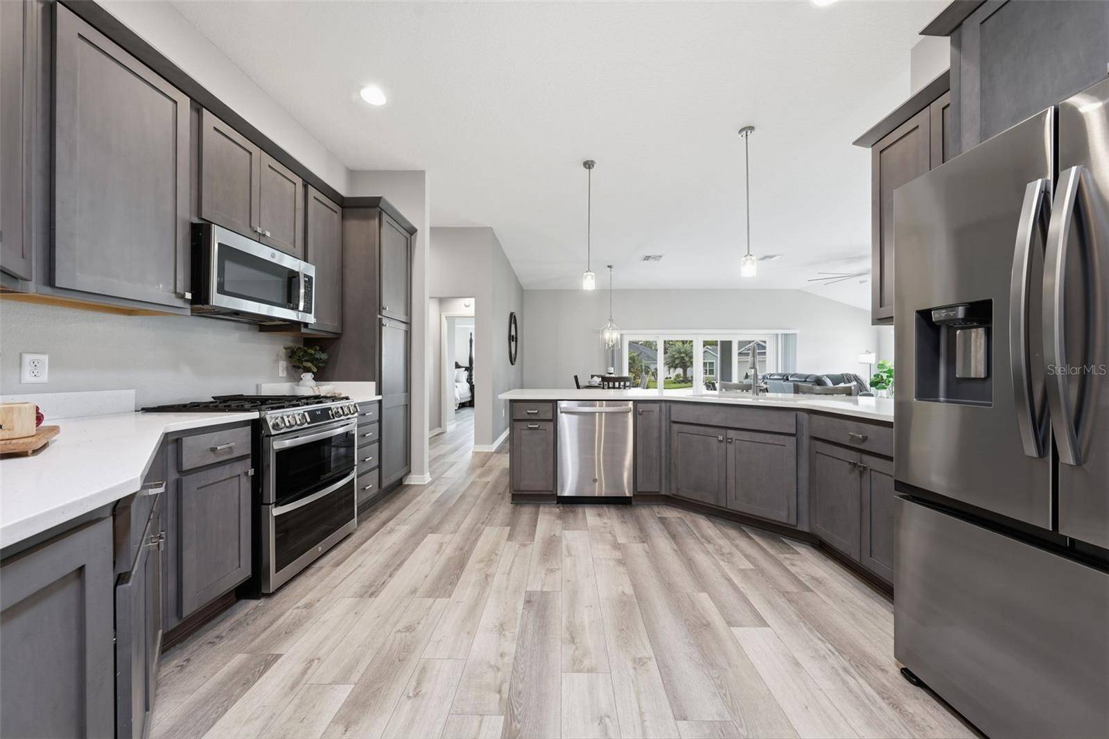 2006 OPPENHEIMER CT, The Villages, FL 34762