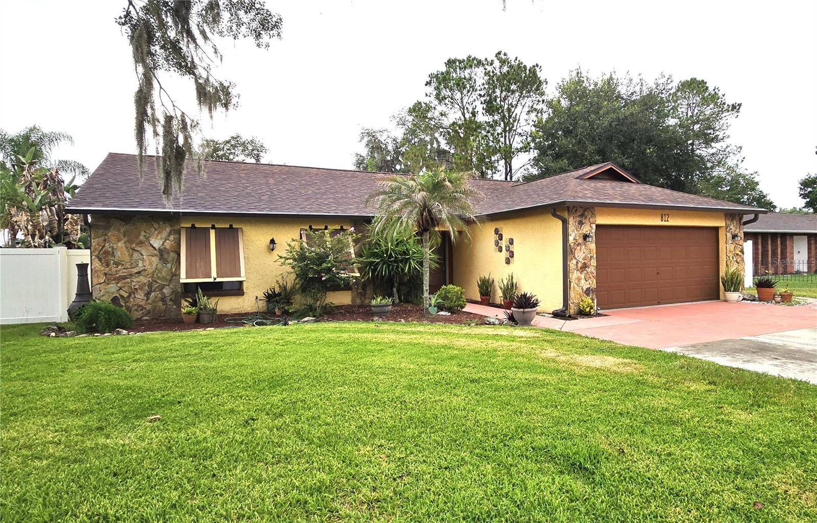 812 SANDALWOOD DR, Plant City, FL 33563