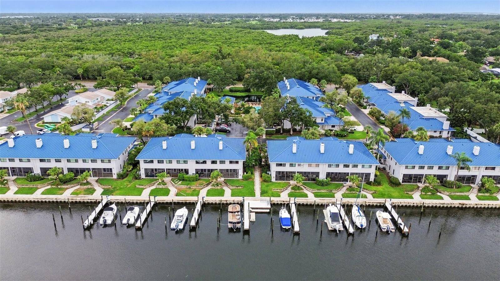1683 WATERMARK CIR NE, St Petersburg, FL 33702