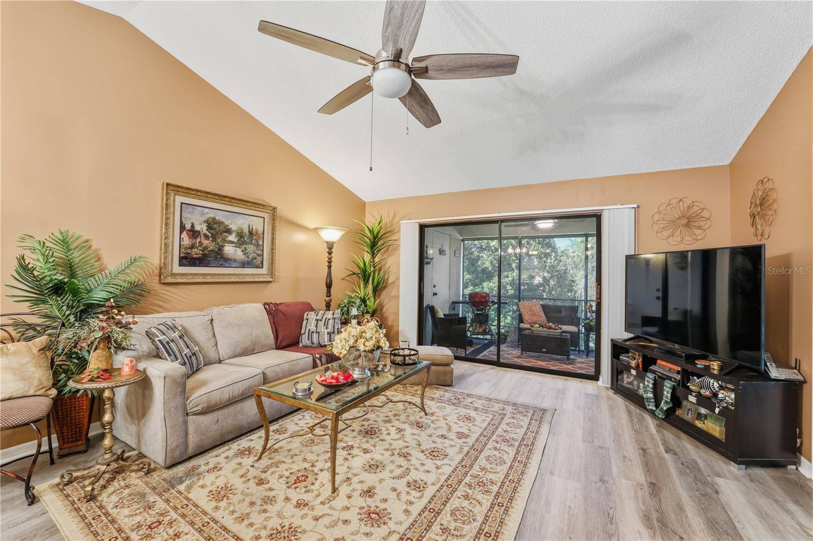 317 KNOTTWOOD CT #317, Sun City Center, FL 33573