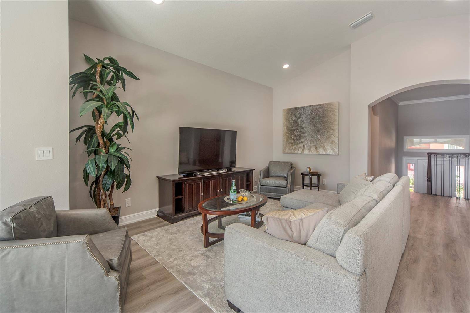 17B FRANKLIN CT S, St Petersburg, FL 33711
