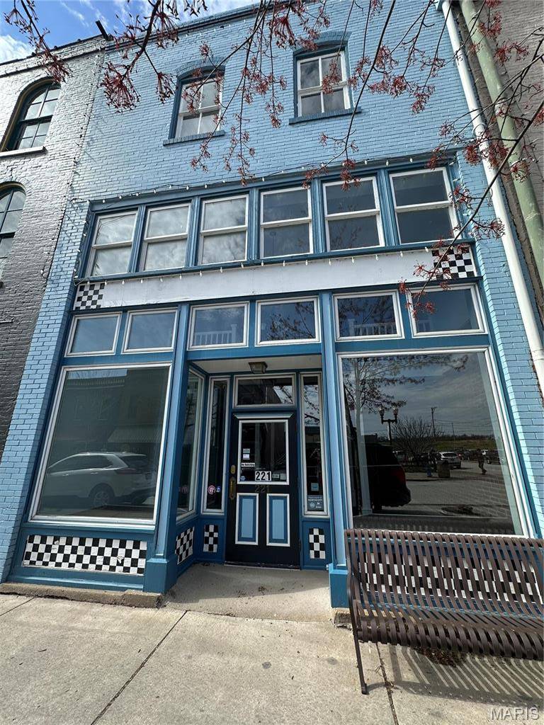 221 N Main ST, Hannibal, MO 63401