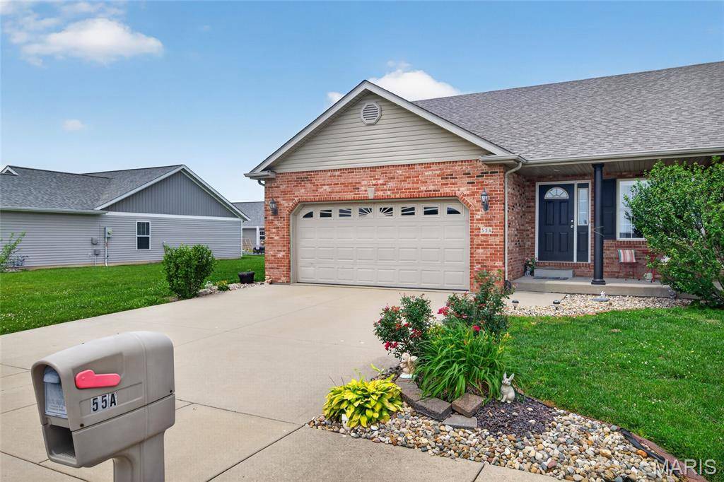 55 Bridgewater LN #A, Highland, IL 62249