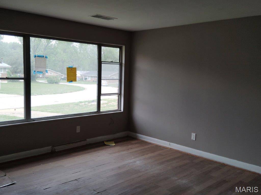 9967 Lanier DR, St Louis, MO 63136