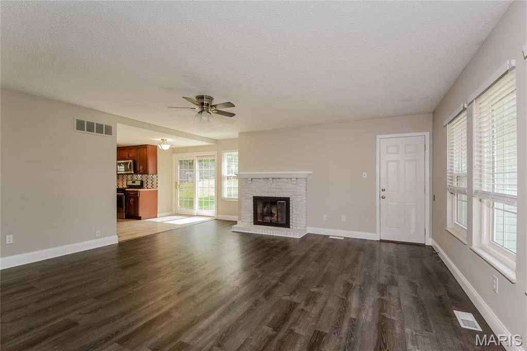 2 Saw Mill WAY, St Charles, MO 63303