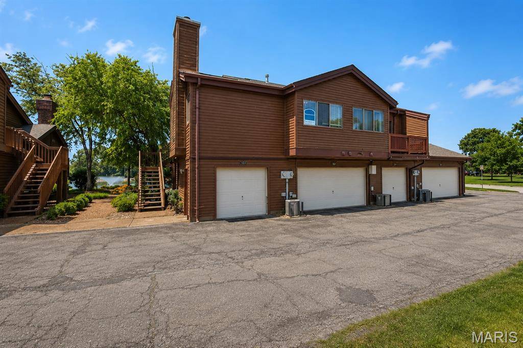 704 Hemingway LN #E, Weldon Spring, MO 63304