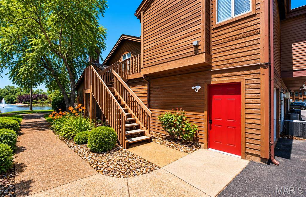 704 Hemingway LN #E, Weldon Spring, MO 63304