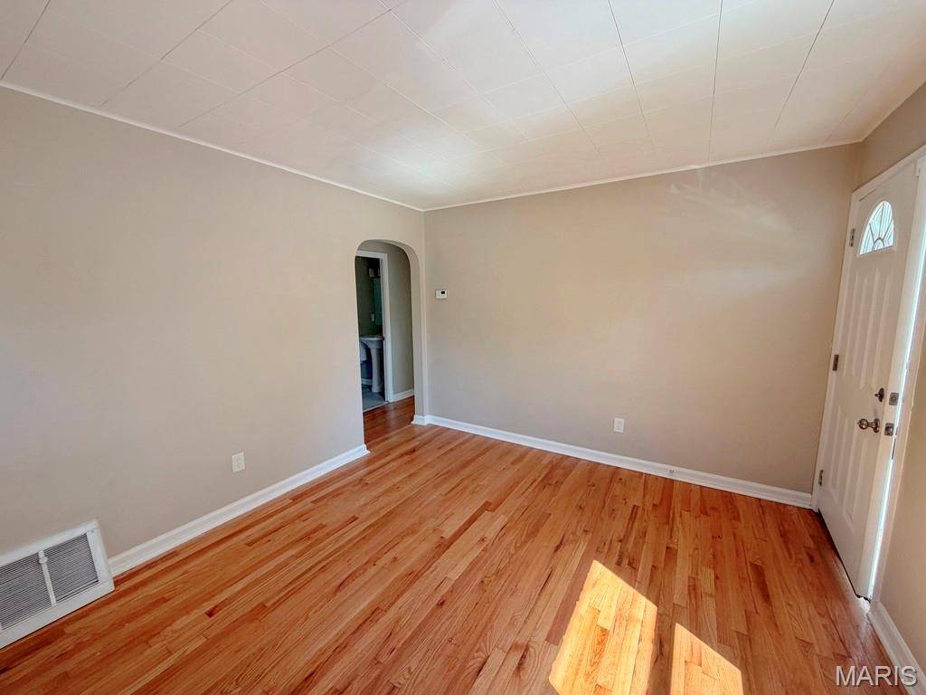 10063 Green Valley DR, St Louis, MO 63136