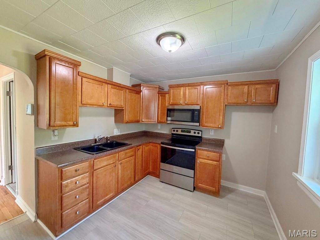 10063 Green Valley DR, St Louis, MO 63136