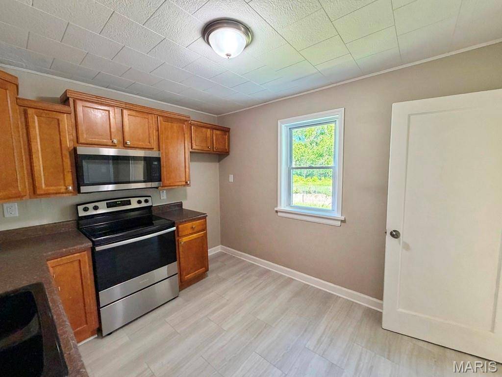 10063 Green Valley DR, St Louis, MO 63136