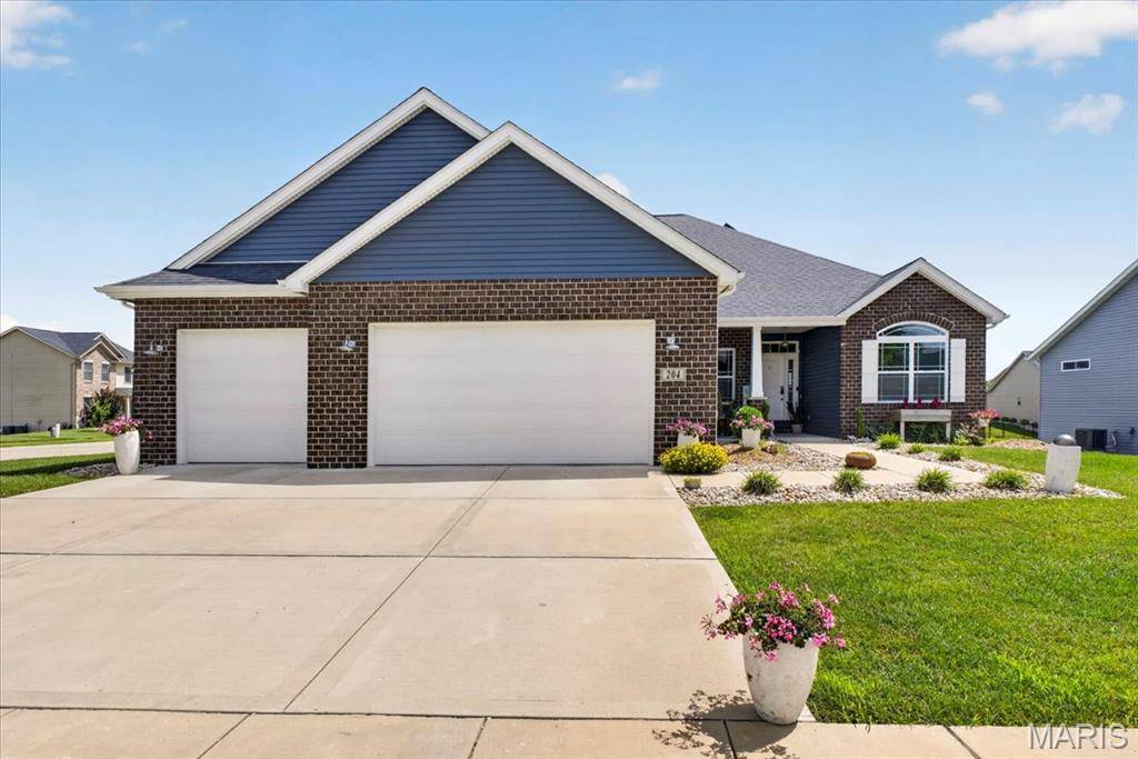 204 Meridian Oaks DR, Glen Carbon, IL 62034