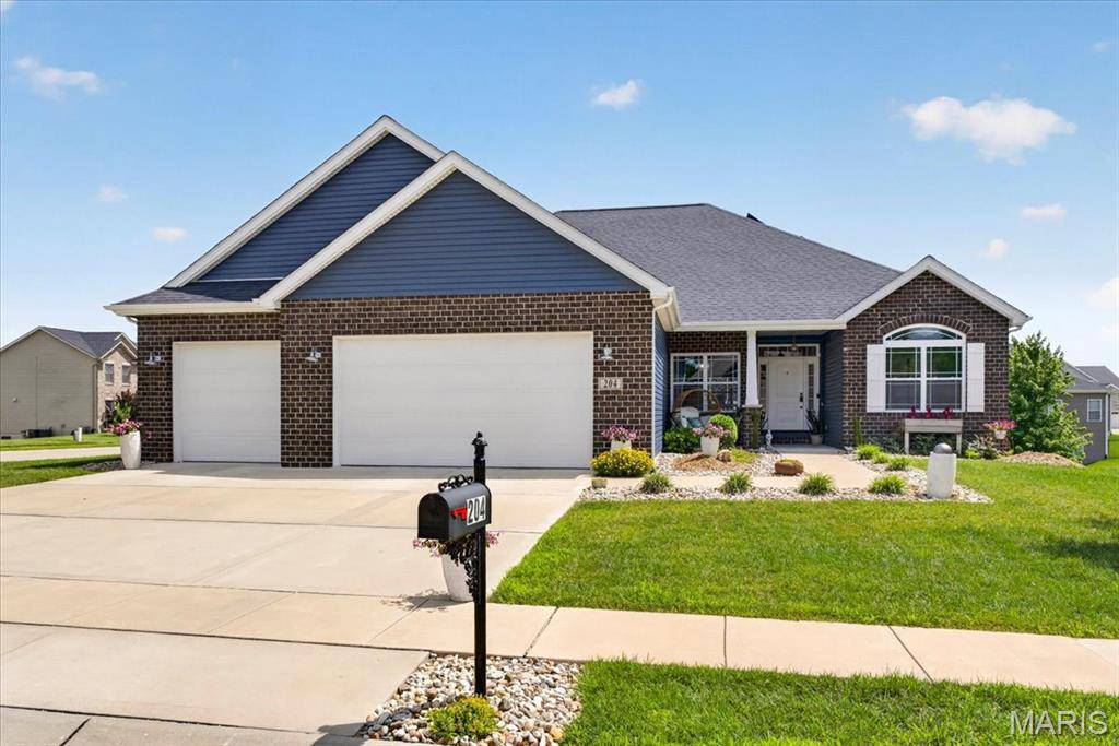 204 Meridian Oaks DR, Glen Carbon, IL 62034