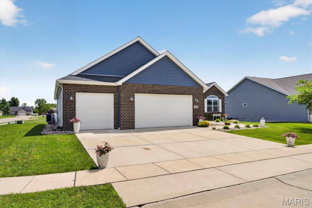 204 Meridian Oaks DR, Glen Carbon, IL 62034