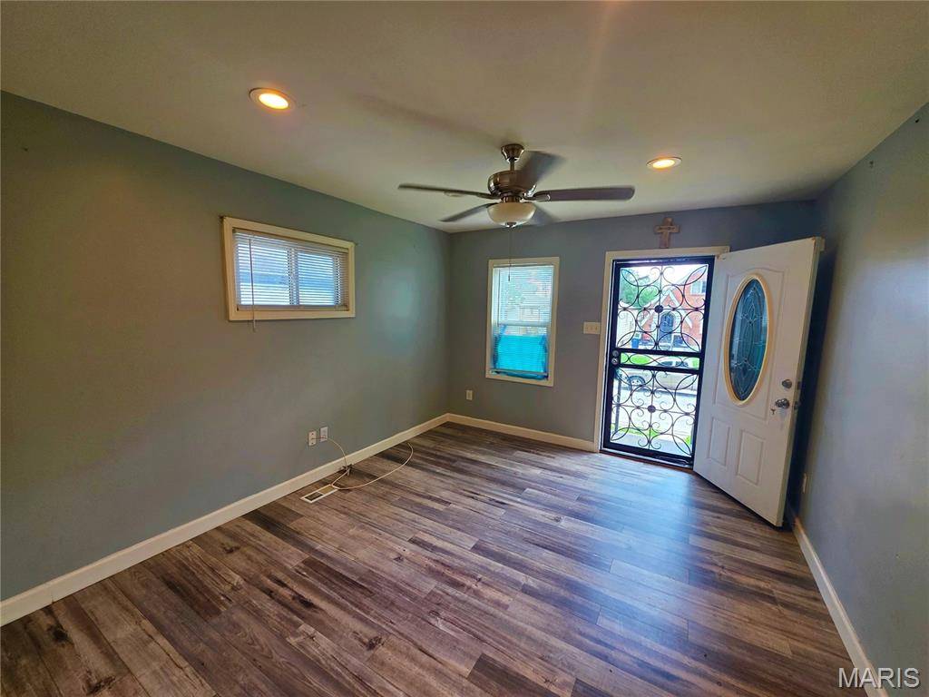 6343 Sherry AVE, St Louis, MO 63136