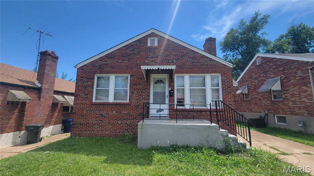 1810 Eton LN, St Louis, MO 63147