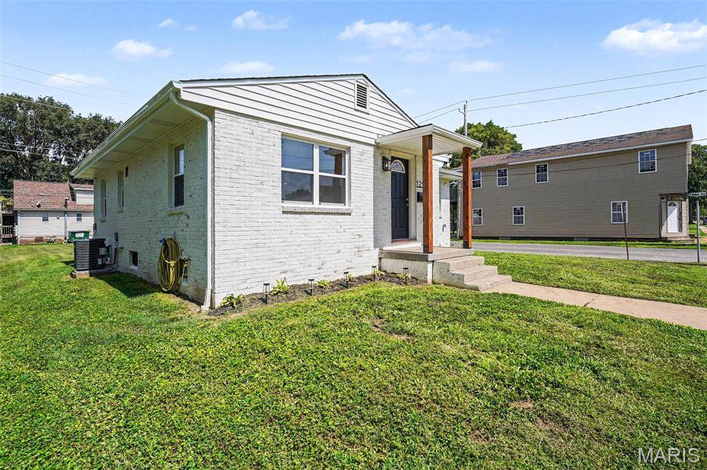 129 N 5th ST, Dupo, IL 62239